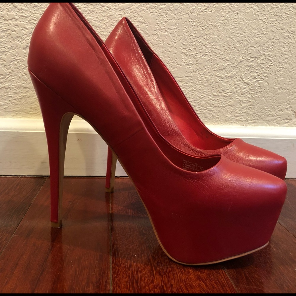 Steve Madden Red Dejavu Platform Pump - Size 11